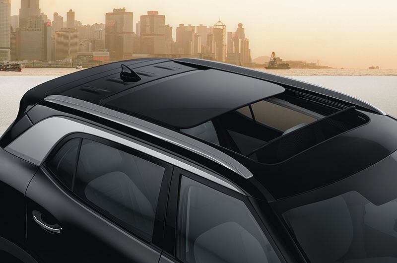 Voice enabled smart panoramic sunroof