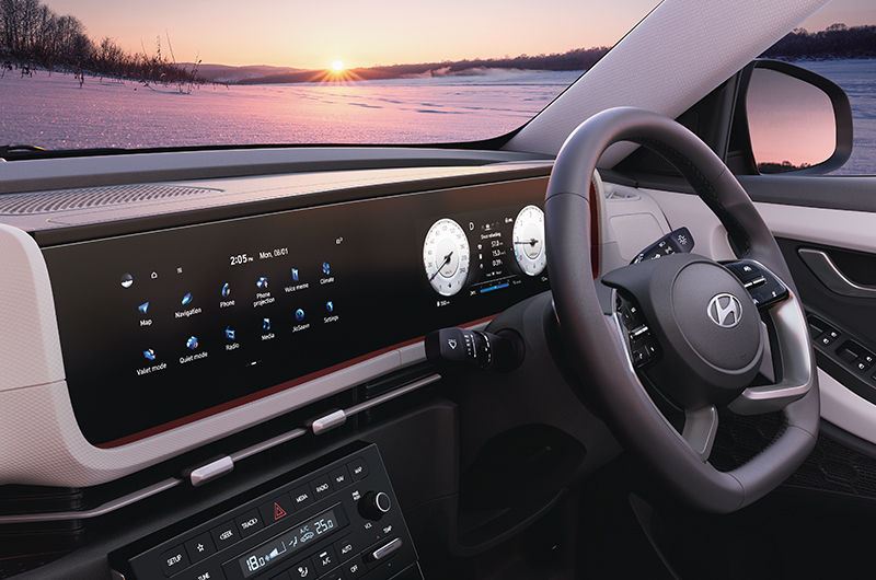 Seamlessly integrated infotainment and cluster screen