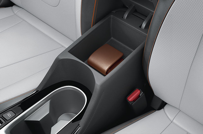 Front console armrest with storage