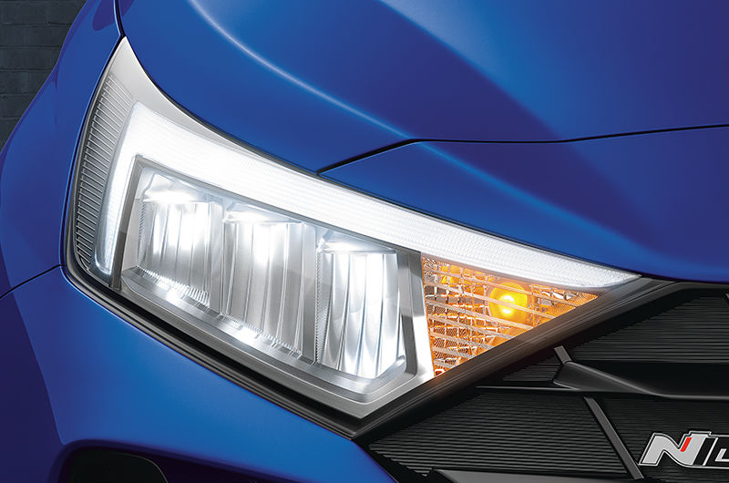 LED headlamps with signature LED DRLs