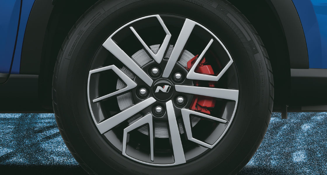 R16 (D=405.6 mm) Diamond cut alloys with N logo