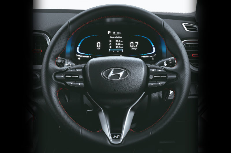 3-spoke leather^ steering wheel with N logo